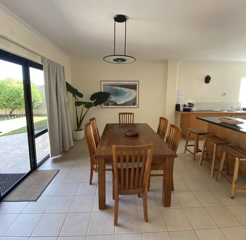 West Beach Getaway – Family & Pet Friendly gallery image 3