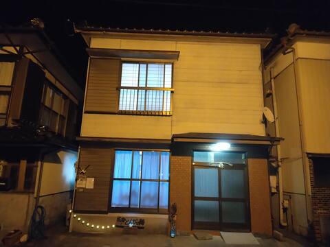 3-minute walk to Satsu Church! [Private accommodation, Tonbi-to Neko]