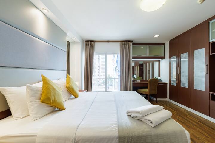 Lux New Renov Suite w Pool Table 3BR/6Pax, Soi 11 gallery image 2
