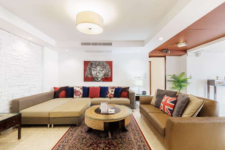 Lux 3br Suite• Pool Table• Hotel Service •Nana Bts - Bangkok