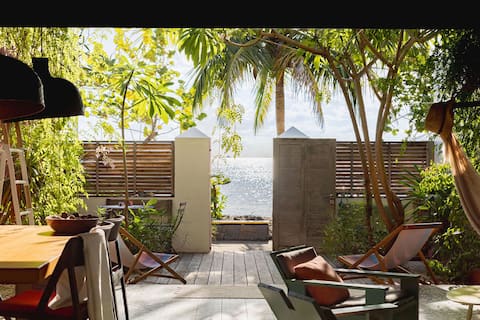 Townhouse on the waterfront
Under the sun