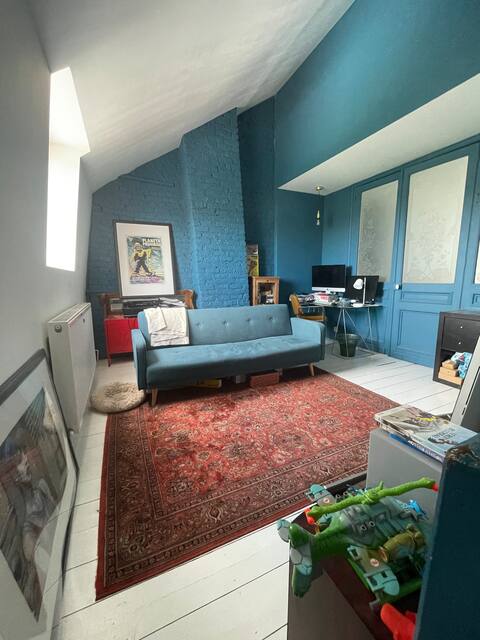 Cozy room - Pierre Mauroy Stadium (80s 90s stars)