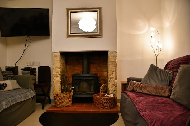 Delightful Garden Cottage, Holt, Bradford On Avon - Wiltshire