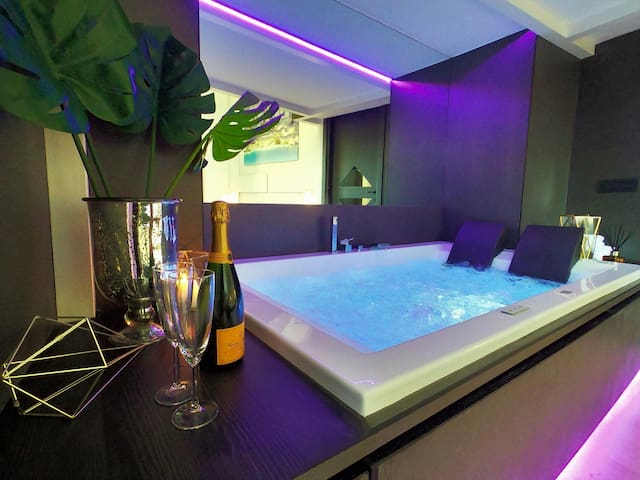 Luxury Spa Apartment • Piazza di Spagna