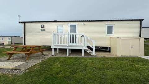 Modern Caravan 2 Bedrooms Sleeps  6 near Weymouth