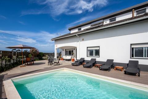 Silvercoast Apartments-Bells + Pool