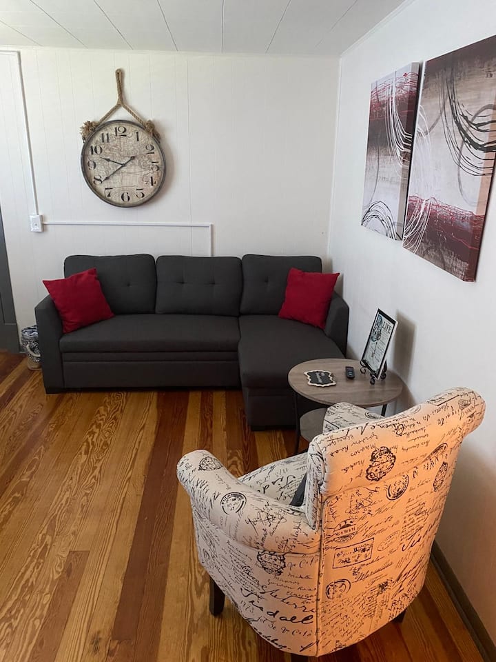 Lovely 2 Bedroom Just A Few Blocks From The Square - Cedar Lake, IN