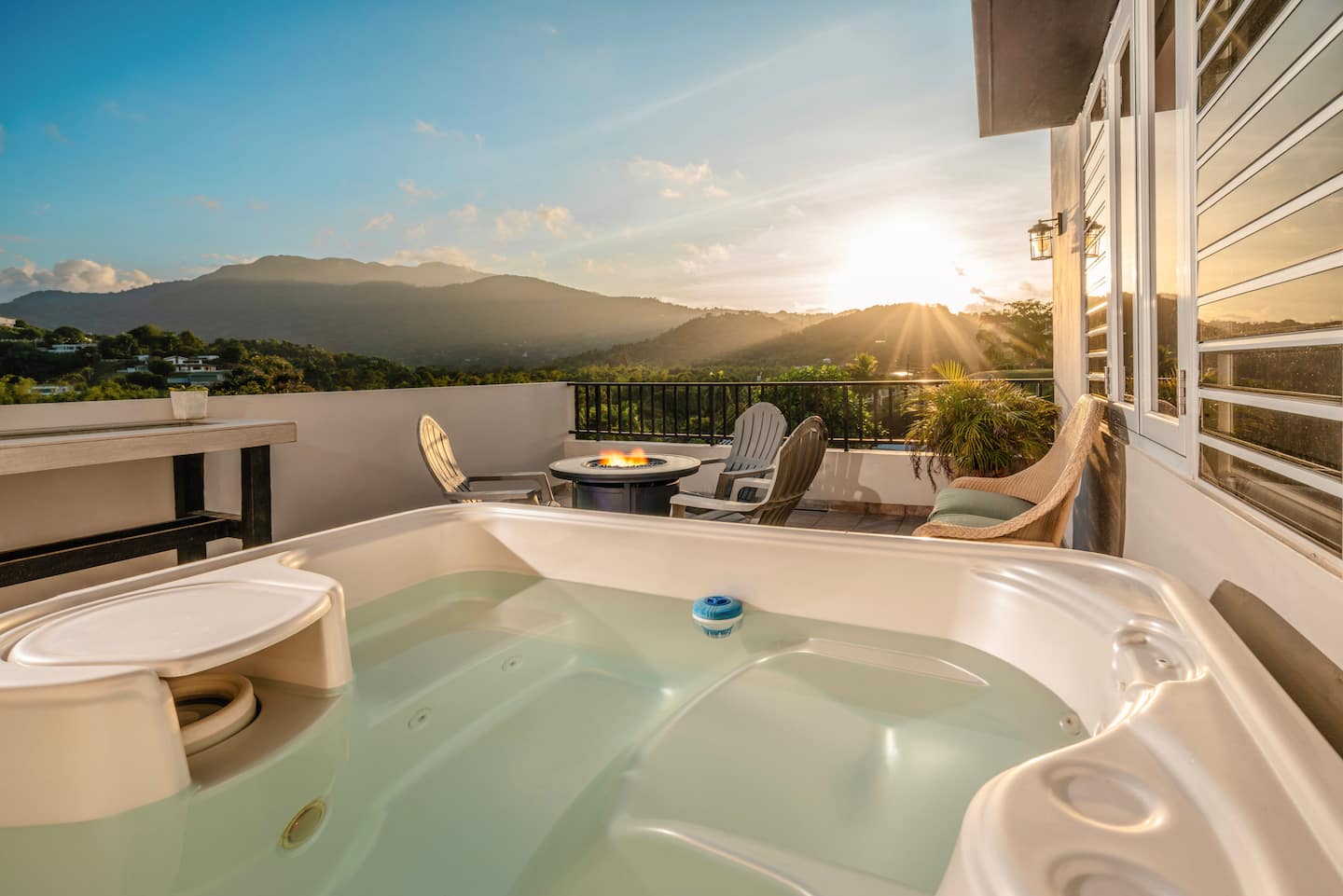 Balcony 2 / hot tub at sunset