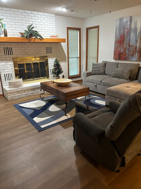 Large 2 bedroom/2 bath home in the heart of Benton