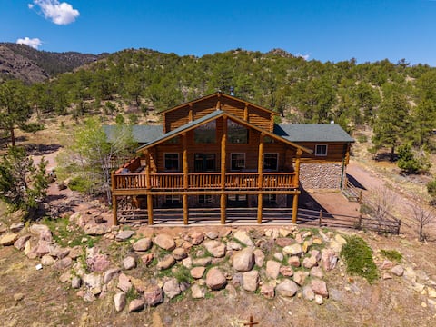 Secluded Cabin Retreat: 41 Acres Near Royal Gorge