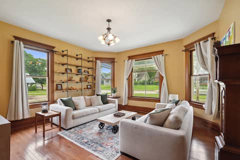 Walk Downtown• Historic Charm• Perfect for Groups