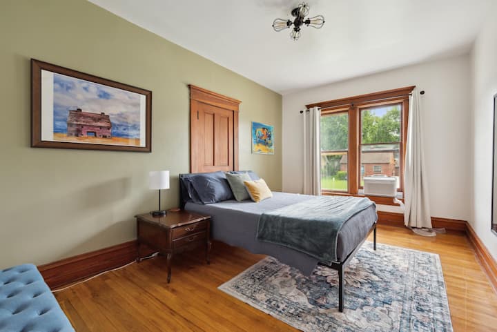 Спалня с двойно легло на 2 - ро