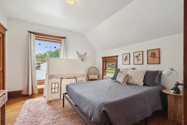 Спалня с двойно легло на 2 - ро