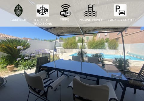 House with pool between land and sea!