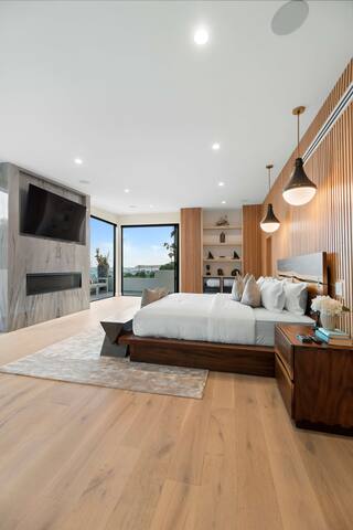 Scenic Malibu Getaway w/ Pool – Steps to the Ocean gallery image 2