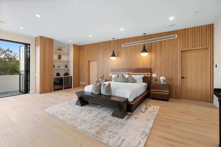 Scenic Malibu Getaway w/ Pool – Steps to the Ocean