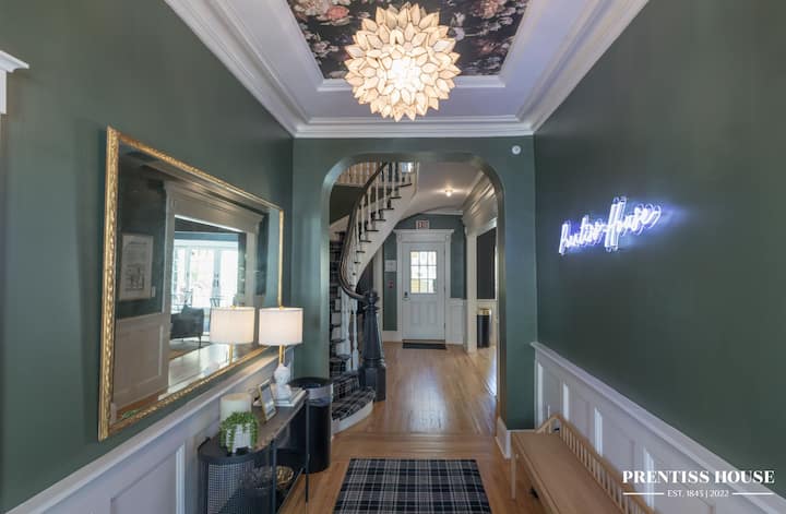 Prentiss House By Thatch | King Rm #3 - Boston, MA