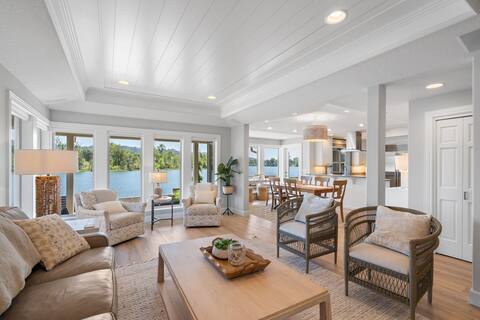 5 bedroom Lakefront Mansion near Casino