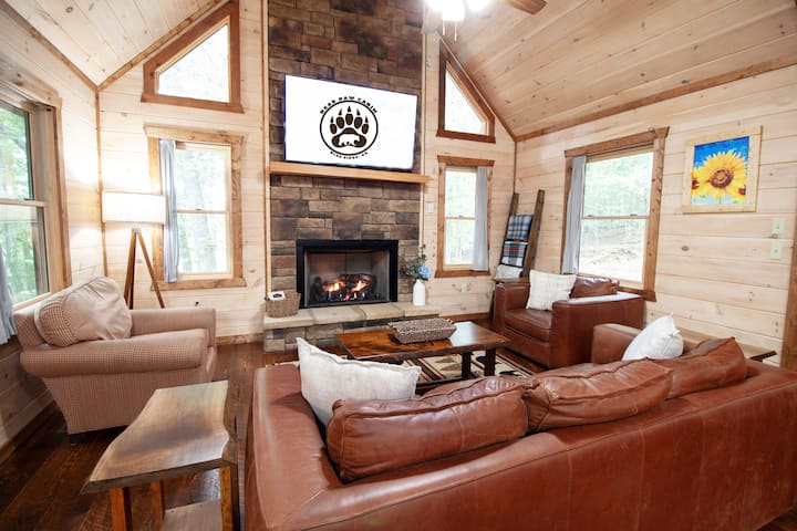 Relax in the inviting living room on the main level featuring a stunning floor-to-ceiling fireplace and a large 75" TV, it's the perfect spot to unwind. The luxurious leather furniture offers plenty of seating for everyone in your group.