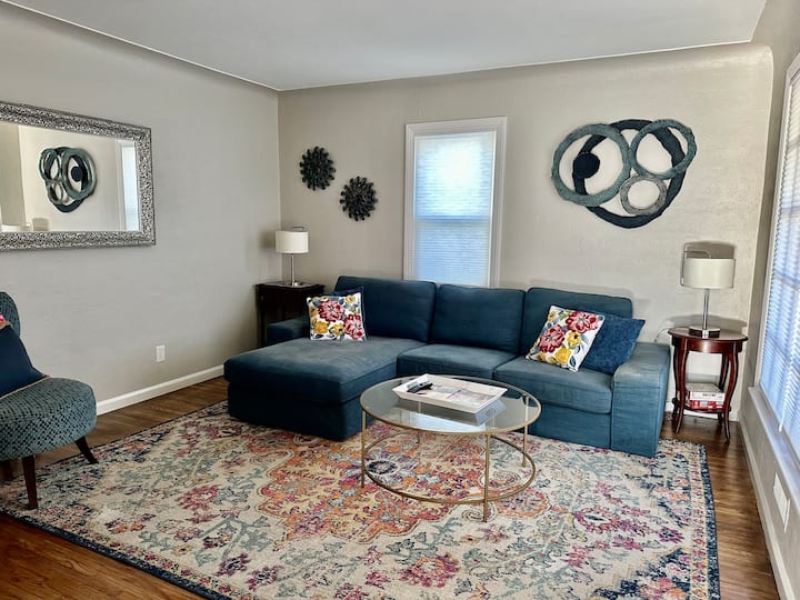 Parkside Home | Near Zoo & Utmc, Dog-friendly - Toledo, OH