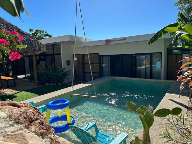 Villa avec piscine privée, jardin luxuriant !