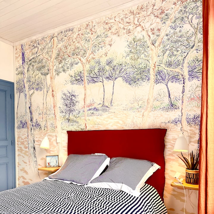 chumba cha kulala cha 1 chenye ufikiaji wa moja kwa moja wa bafu - katika vila "Mignon"

Kitanda cha watu wawili sentimita 140 x 190 na duvet na mito ya mraba au mstatili