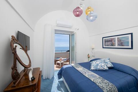 Stunning view over Amalfi and Free Parking