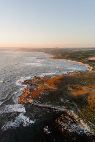 Buttons By The Beach (King Island coastal retreat) gallery image 5