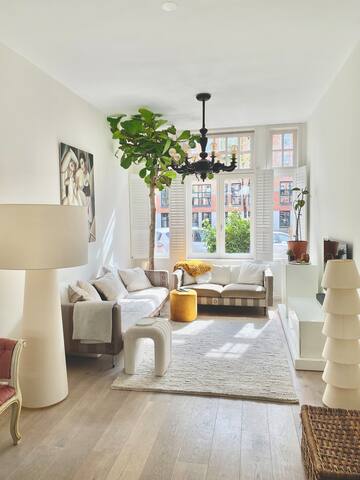 Prachtig huis in centrum aan gracht en met tuin! gallery image 4