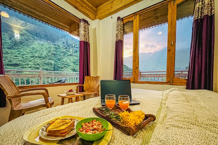 Spacious Mountain View Cottage In Tirthan Valley - Himachal Pradesh