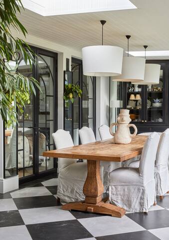 Classic Home in the heart of Newlands Village gallery image 5