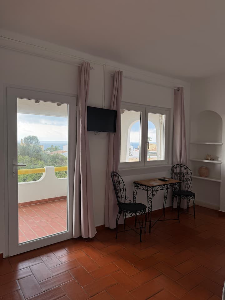Twin Pink Ensuite Bedroom In Carvoeiro Villa - Portimão