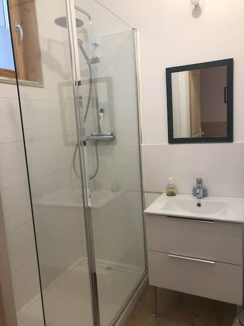 Popular Airbnb listing: Bright and comfortable studio close to the metro in Villeneuve D'ascq