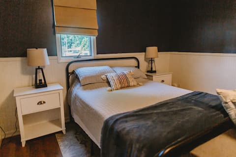 Beachside Bungalow 1-bedroom with On-site Laundry