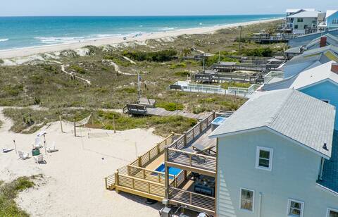 Oceanfront Family Cottage: Hot Tub Pool Game Room