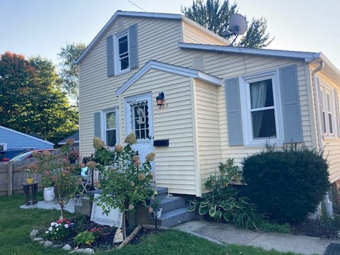 Cheerful Village House - Great Location