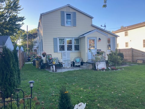 Cheerful Village House - Great Location