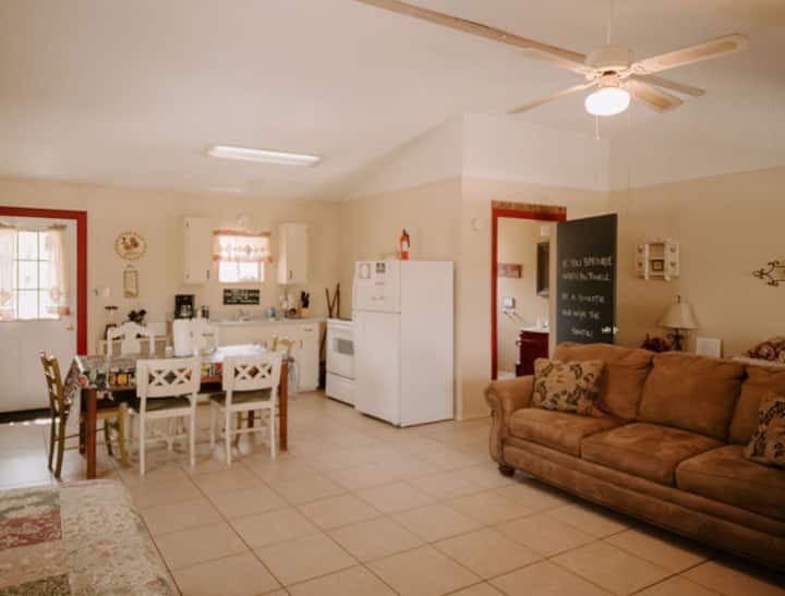 Rustic Duplex Cabin @ Whiskey Mtn Great Location - Leakey, TX