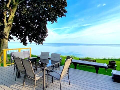 A Private Lakefront Retreat-Niagara-Cottage Charm
