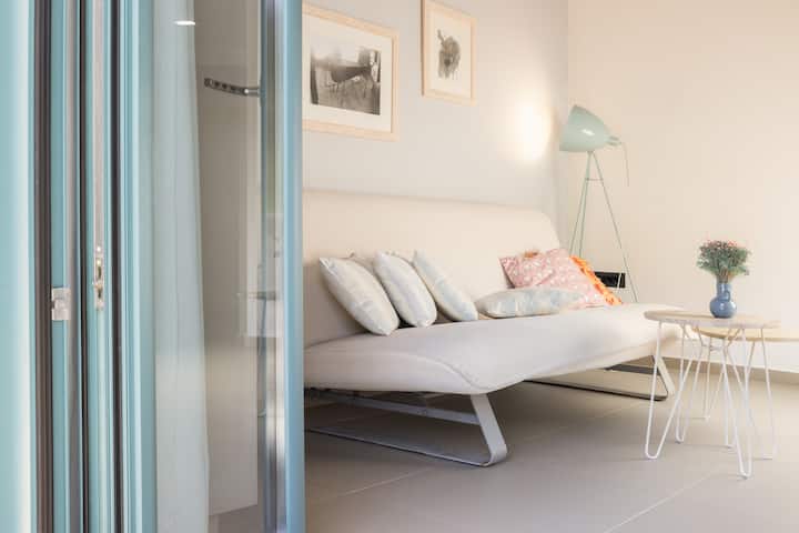 Alas:split Level Suite With Sea View - Kalamaki