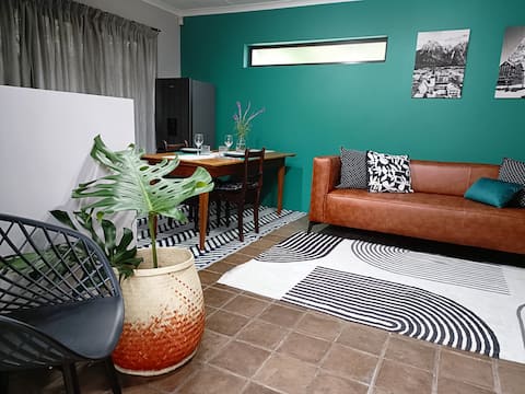 StylishC 1Bedroom near Hemingways and Vincent Park