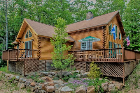 Gorgeous Log Cabin w/ Hot Tub & Fireplace