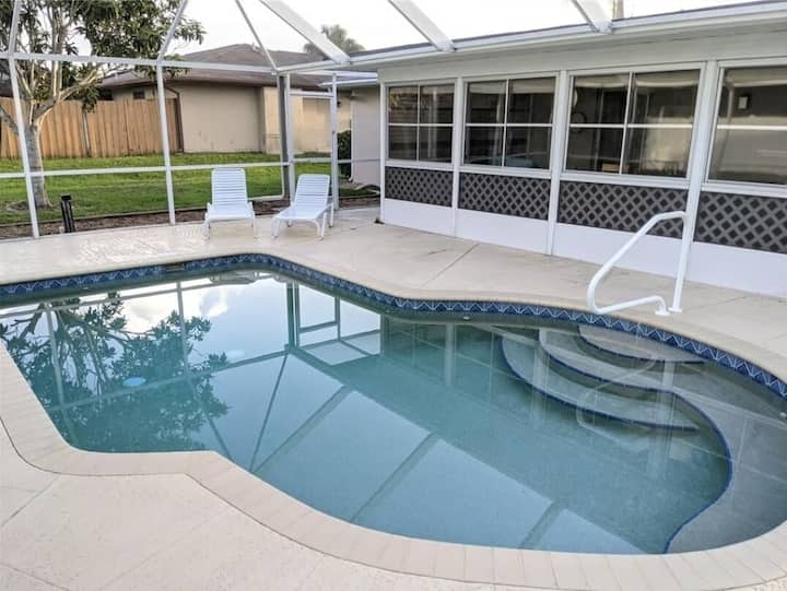 2 Bedroom House With A Heated Pool - Port Charlotte, FL
