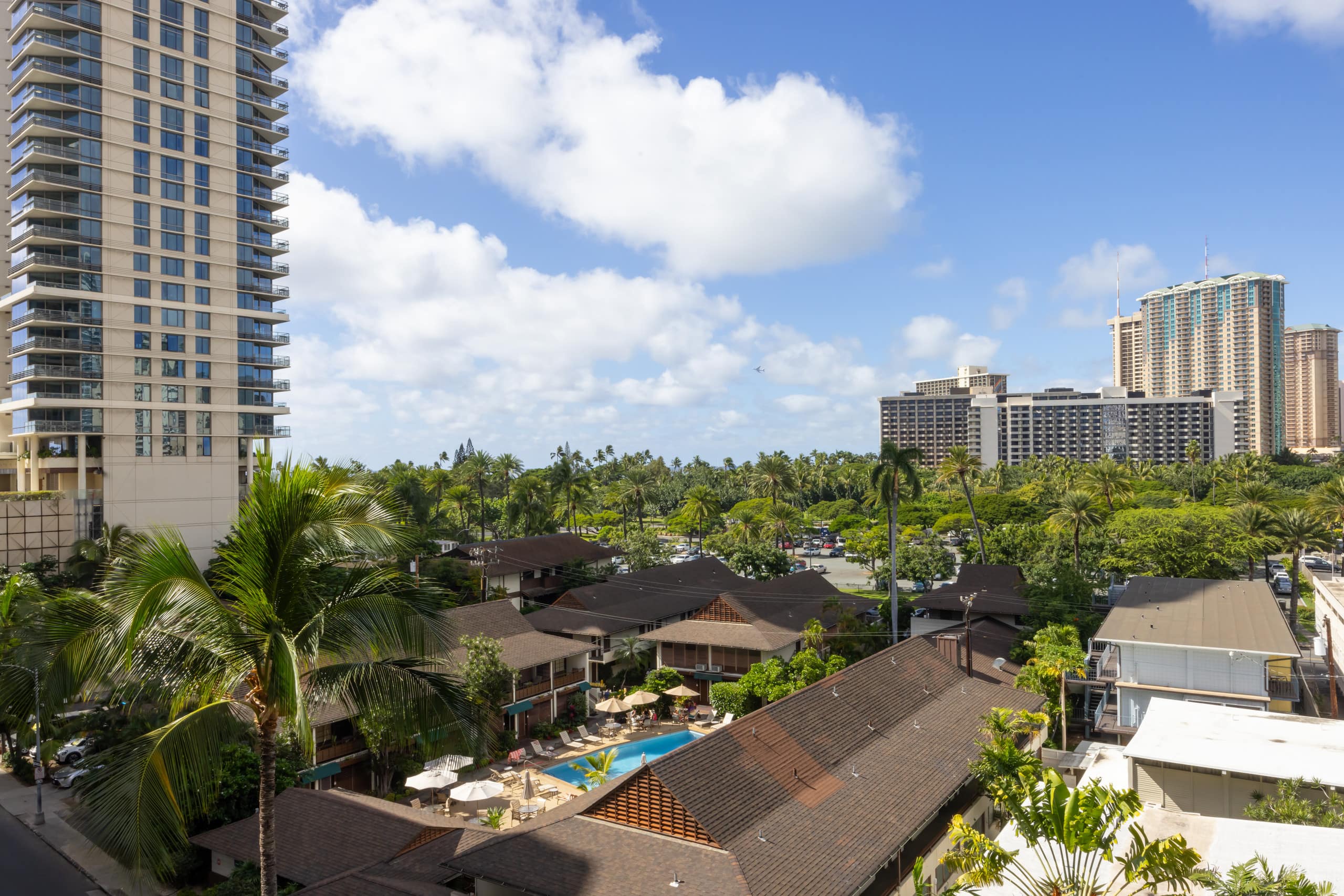 Regency Waikiki City Vw 2B Never-end summer deal! - Image 12