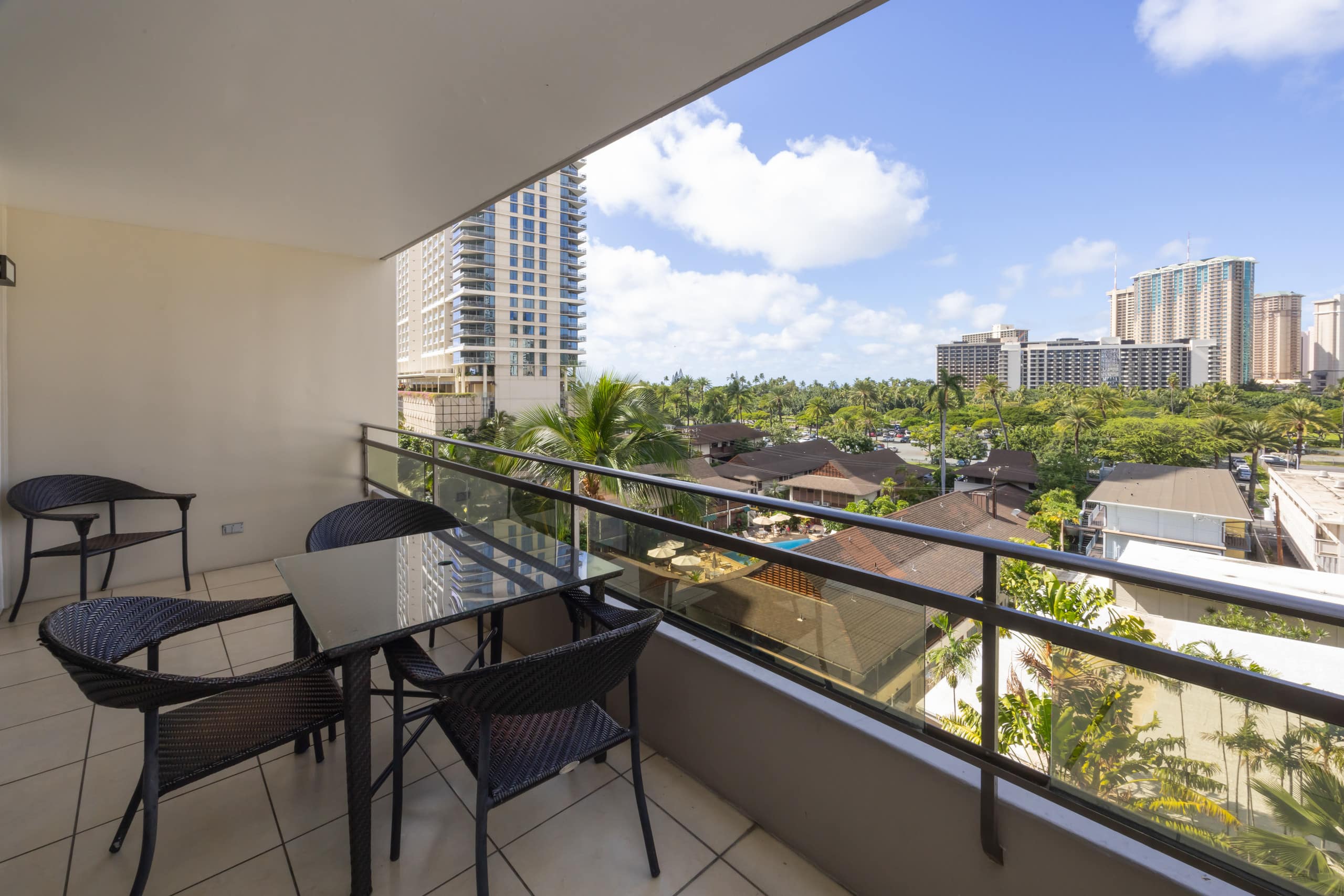 Regency Waikiki City Vw 2B Never-end summer deal! - Image 11
