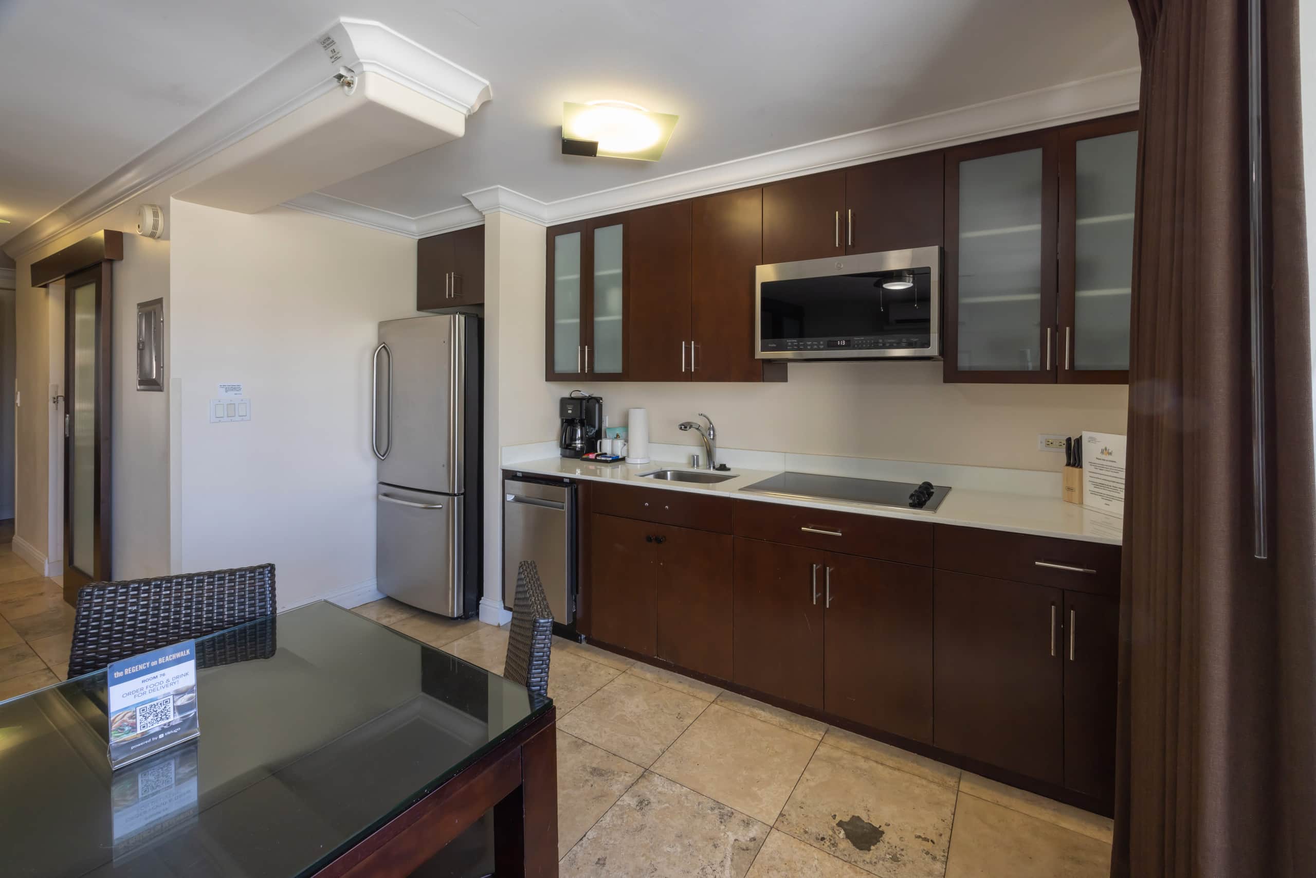 Regency Waikiki City Vw 2B Never-end summer deal! - Image 6