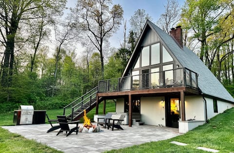 Luxury Chalet with Mountain Views & Hot Tub