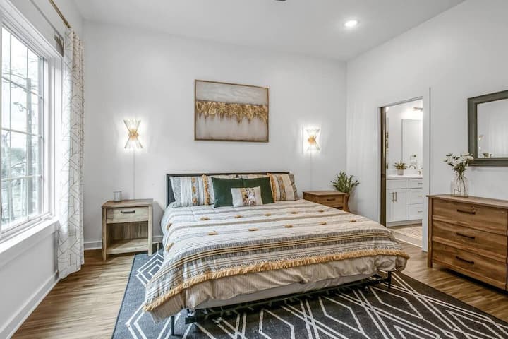 Chumba cha 8 cha kulala - Kitanda aina ya King kilicho na bafu.