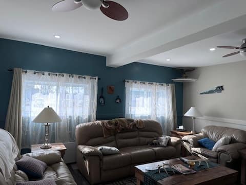 Trailway Hub Entire Property,5 bdrms,5 baths