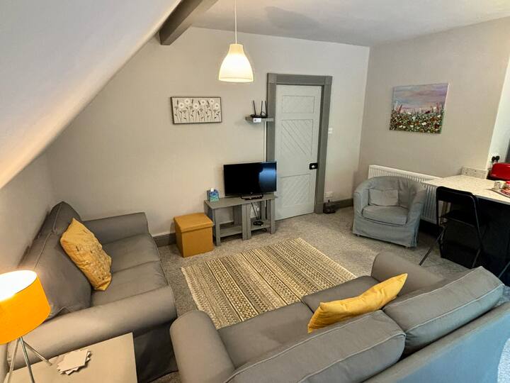 Spacious 3 Bedroom 2nd Floor Apartment - Buxton